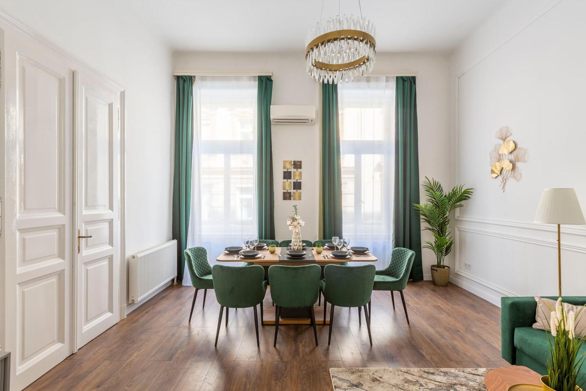Luxurious Prestige Residence Next To The New York Cafe Boedapest Buitenkant foto