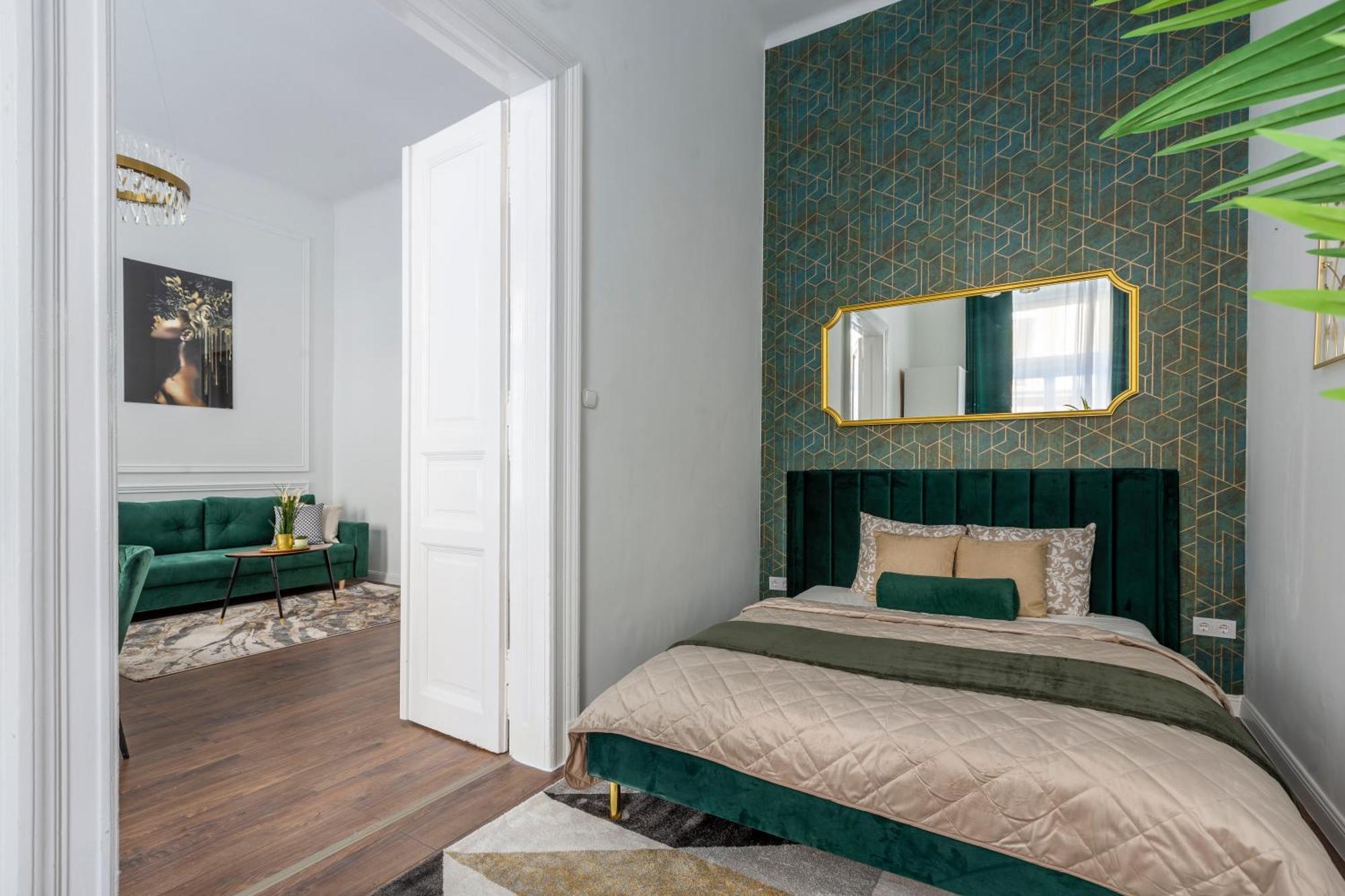 Luxurious Prestige Residence Next To The New York Cafe Boedapest Buitenkant foto